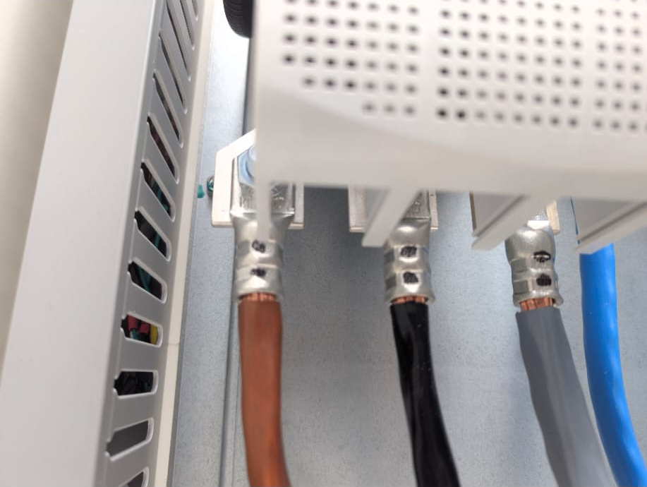 Elektrische installatie in kast